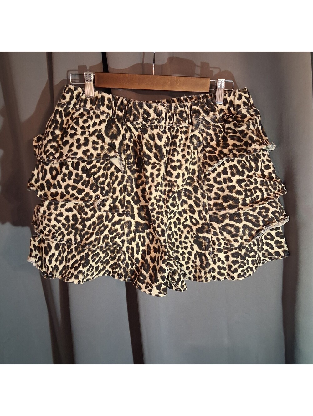 Leopard Print Ruffle Shorts small to medium - Picture 4 of 4